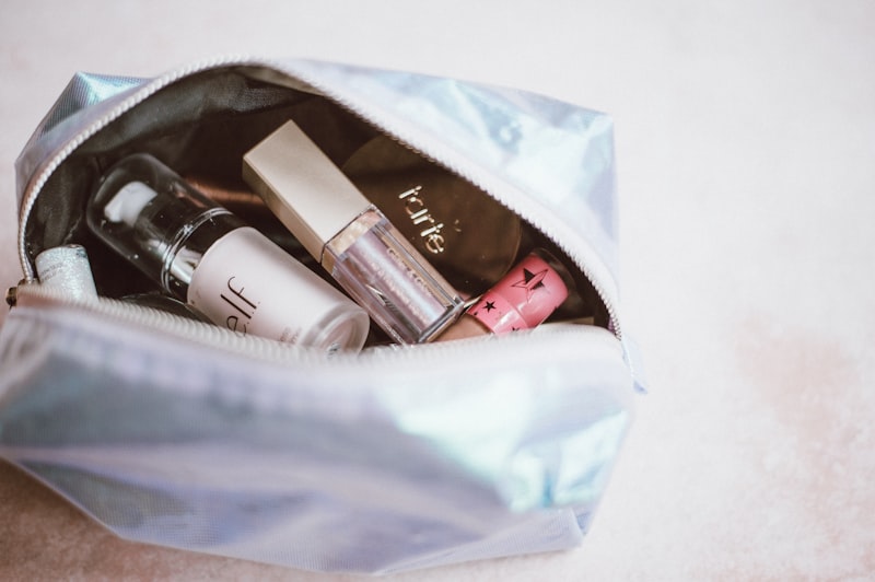 2024 Cosmetic Bag Design Trends